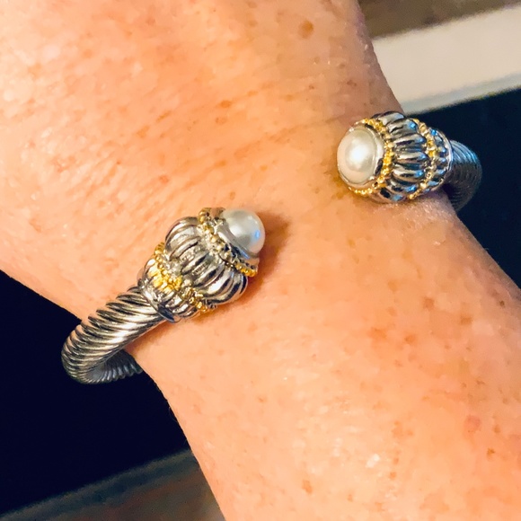 DESIGNER INSPIRED CABLE BRACELET ⭐️2-Tone Faux PEARL TWISTED CUFF NEW CONDITION - Picture 4 of 16